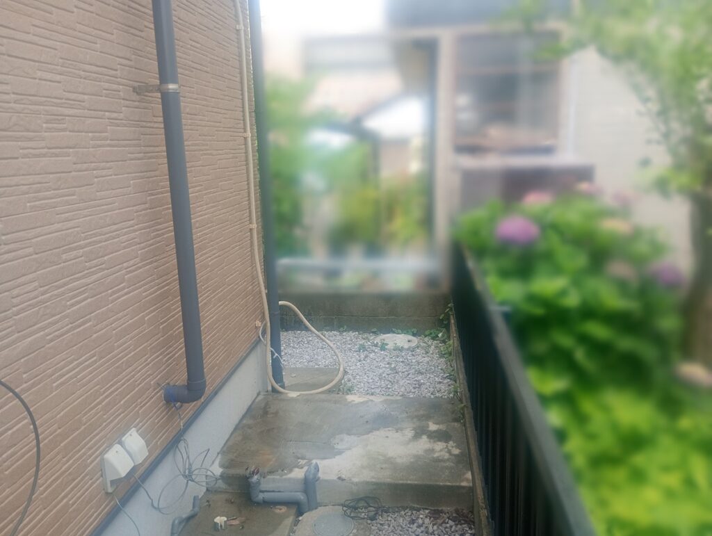 既存の電気温水器を撤去しました。