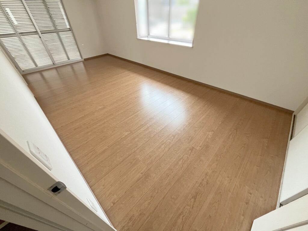 床と壁に断熱材をしっかり入れているので、冬の冷え込みもやわらぎます。