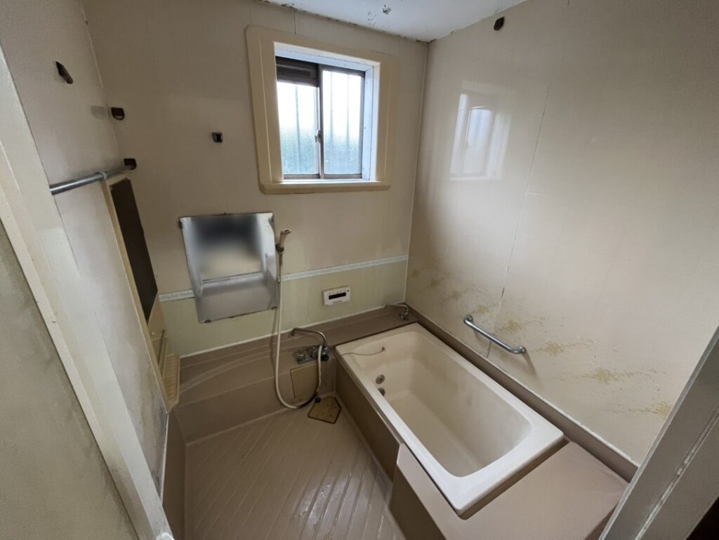 11/28【本日の工事】浴室・トイレ改修＆ガス給湯器取替工事