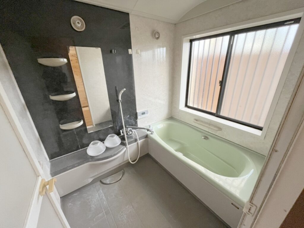 2/12【本日の工事】水廻りリフォーム　1日目：浴室解体・配管工事