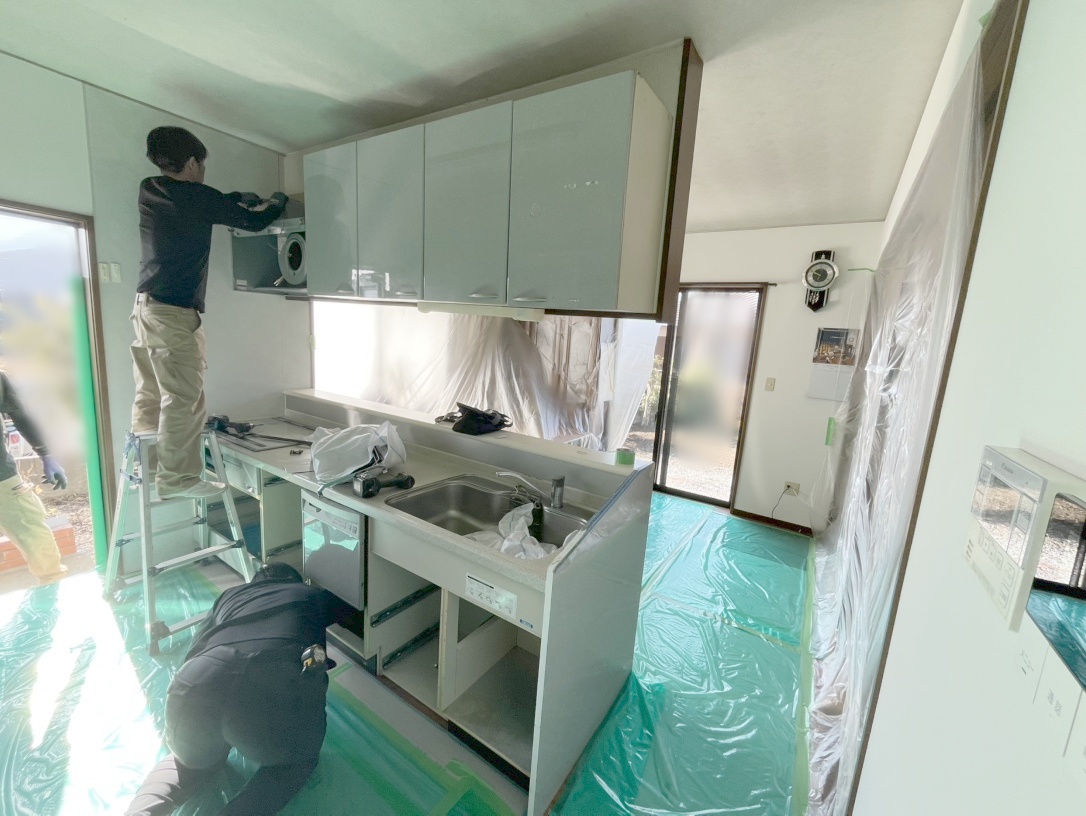 2/16【本日の工事】水廻りリフォーム　3日目：キッチン解体