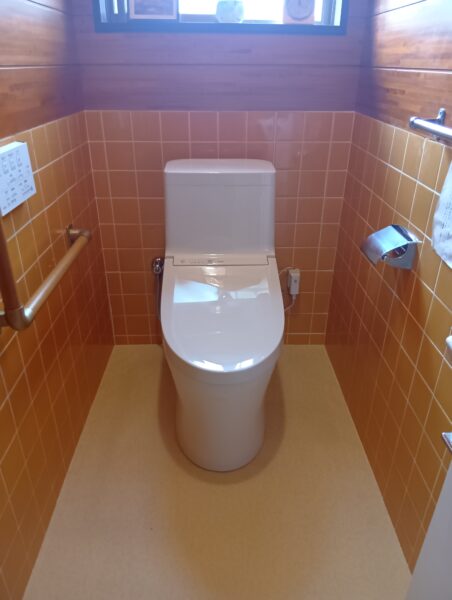 便座の故障をきっかけにトイレ取り替えと床CF張替え工事の施工事例です。