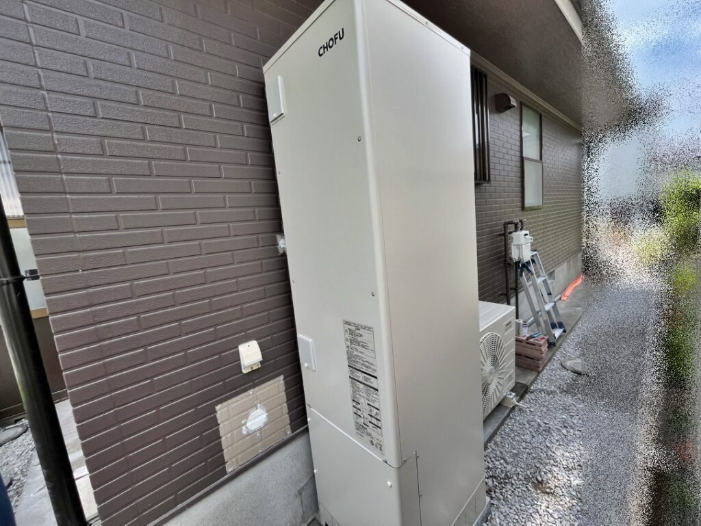 設置後は貯湯タンクへ注水し、試運転を実施。お湯張りや給湯など各機能を確認し、安全にお使いいただけることを確認します。