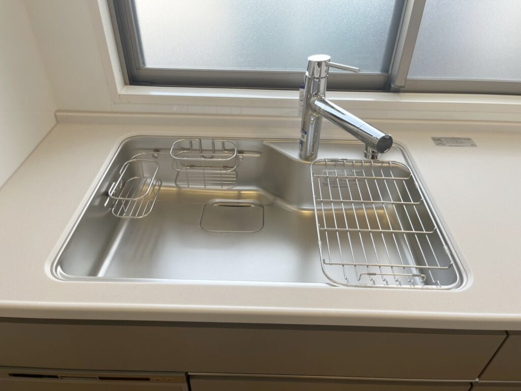 広々としたシンクと使いやすい水栓を採用。調理から後片付けまでスムーズに行える、機能性に優れたキッチンへ仕上がりました。